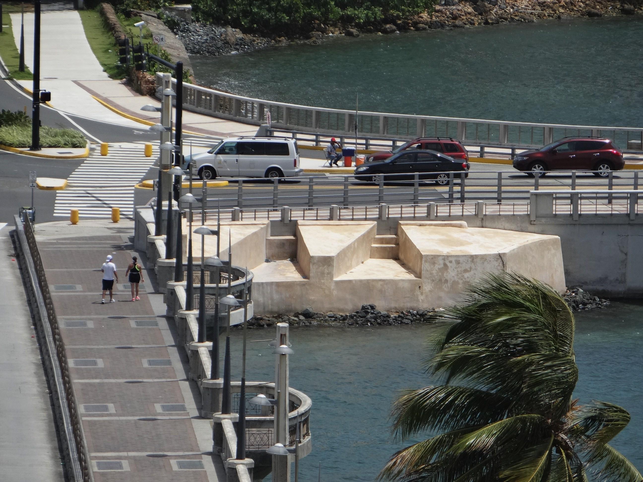 Vista desde la azotea del Edificio del Departamento de Justicia - San Juan (Miramar) - 2013 00029